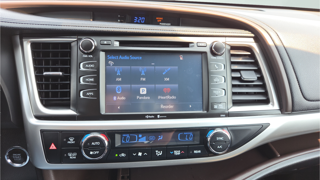 Used 2014 Silver Toyota XLE V6 image 45