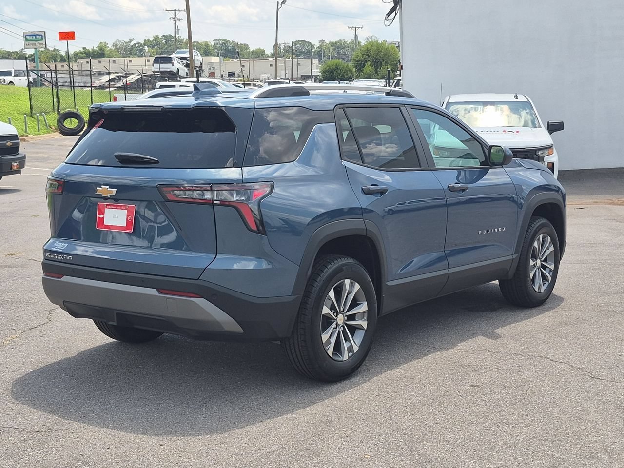 2027 Chevrolet Equinox LT - Photo 8
