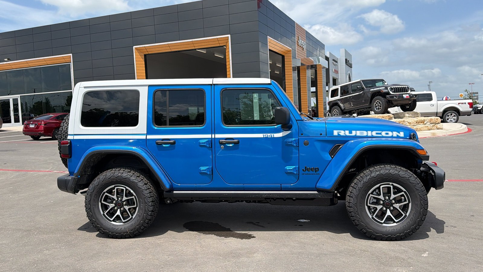 New 2026 Hydro Blue Pearl-Coat Exterior Paint Jeep Rubicon image 4