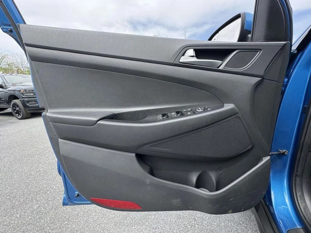 Used 2019 Blue Hyundai SE image 27