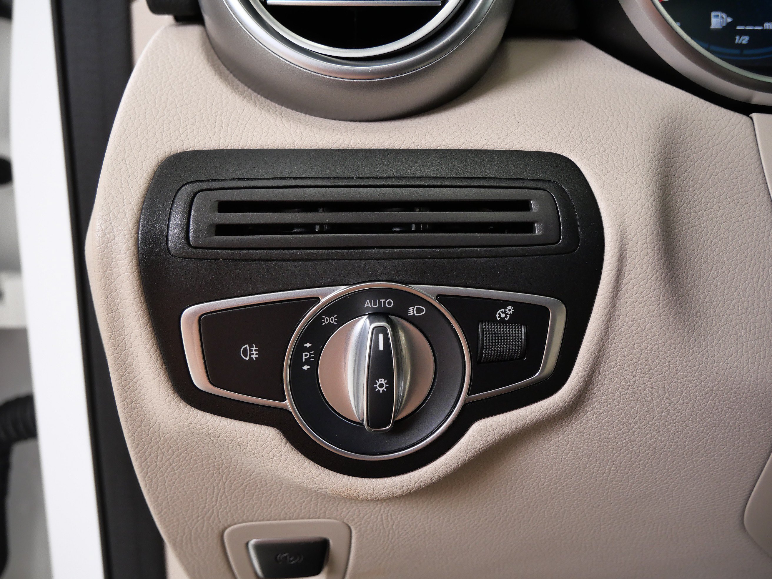 Used 2021 Polar White Mercedes-Benz GLC 300 image 30