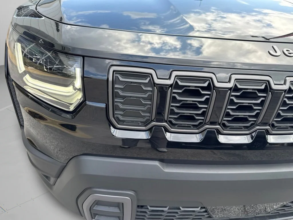 New 2026 Diamond Black Crystal Pearl-Coat Exterior Paint Jeep Limited image 35