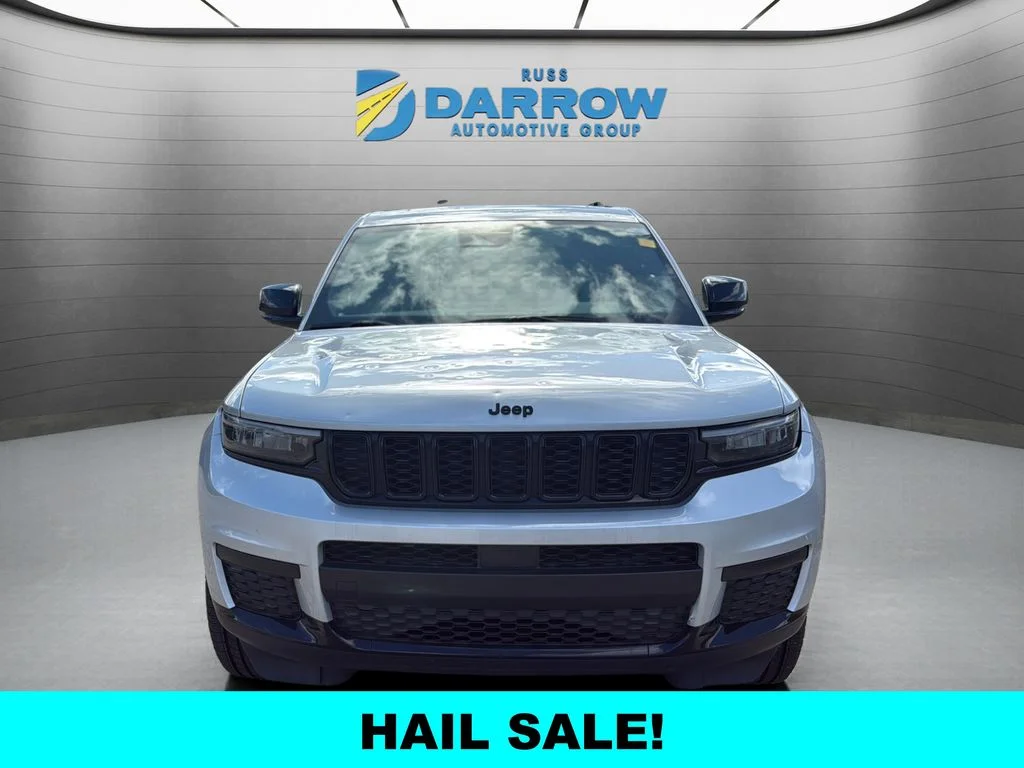 Used 2023 Silver Jeep Altitude image 8