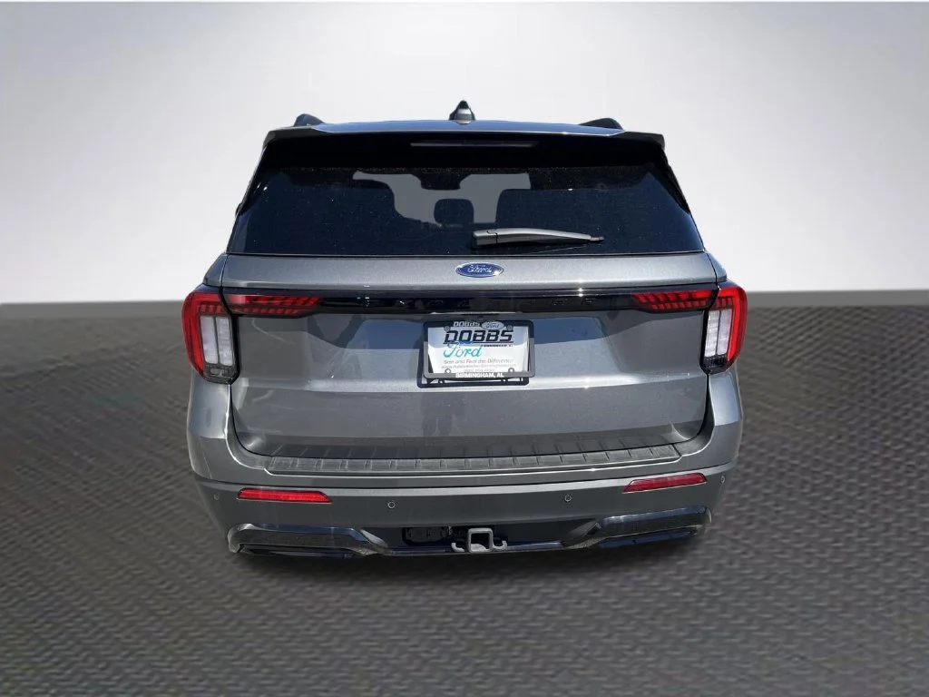 New 2026 Carbonized Gray Metallic Ford ST-Line image 6