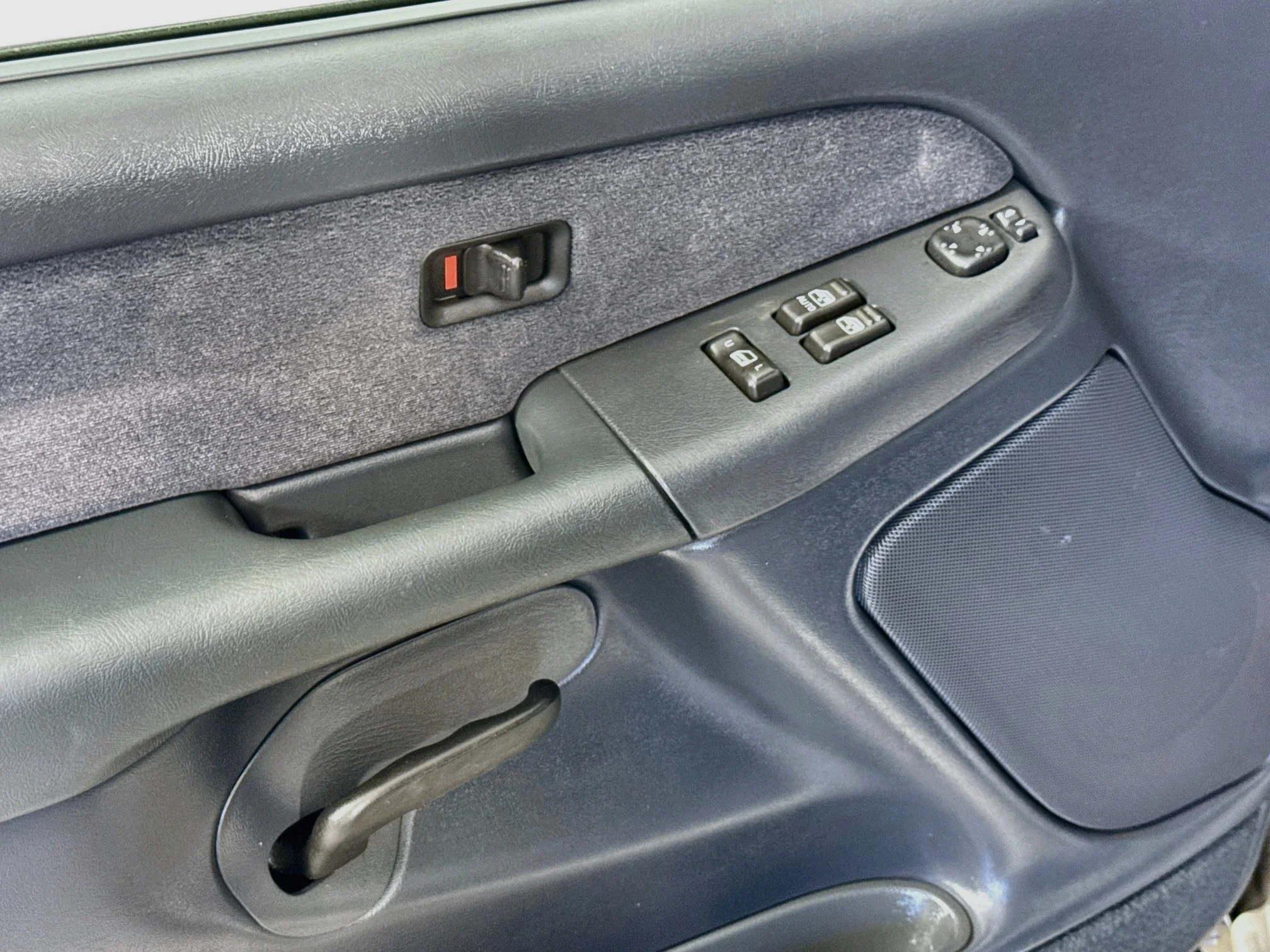 Used 2002 Light Pewter Metallic Chevrolet LS image 16