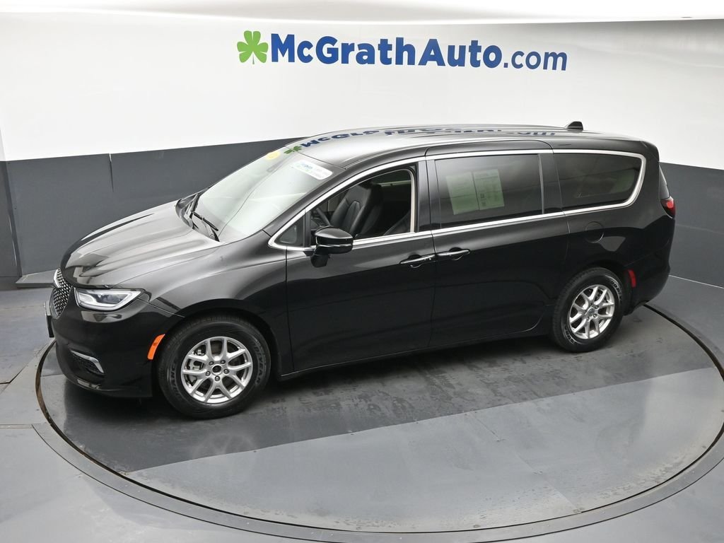 Used 2024 Black Chrysler Touring L image 22