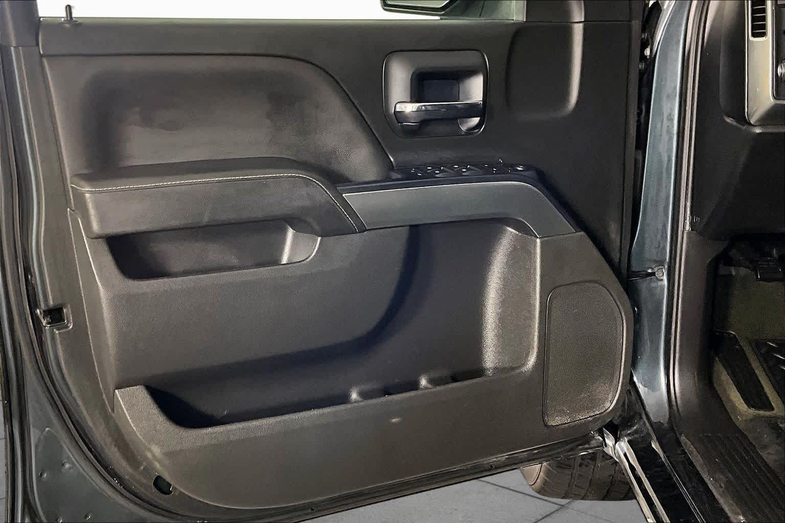 Used 2018 Graphite Metallic Chevrolet LT image 21