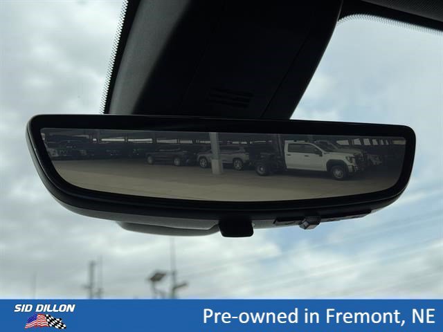 Used 2021 Iridescent Pearl Tricoat Chevrolet High Country image 15