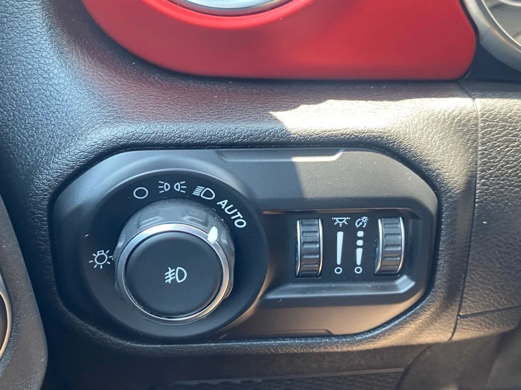 Used 2020 Gray Jeep Unlimited Rubicon image 25