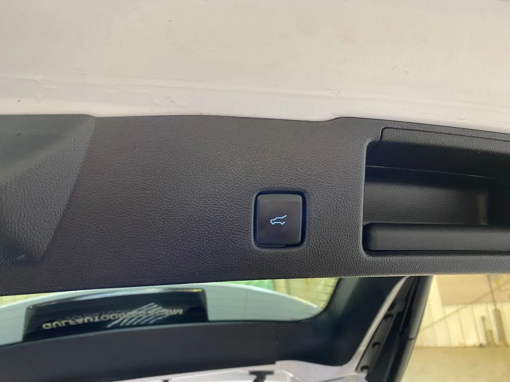 Used 2022 White Ford SEL image 30