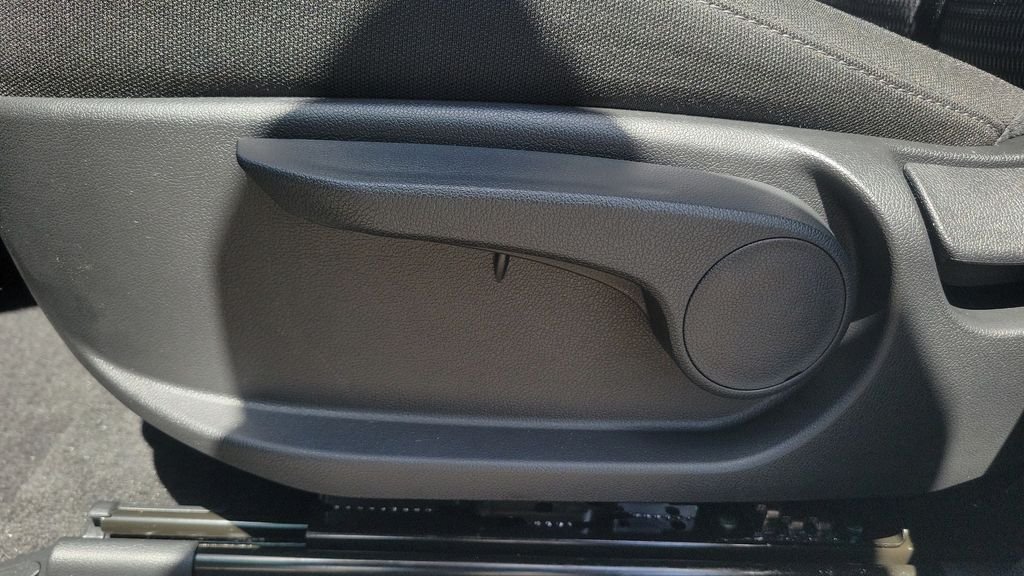 New 2026 Ivory Silver Kia LX image 15