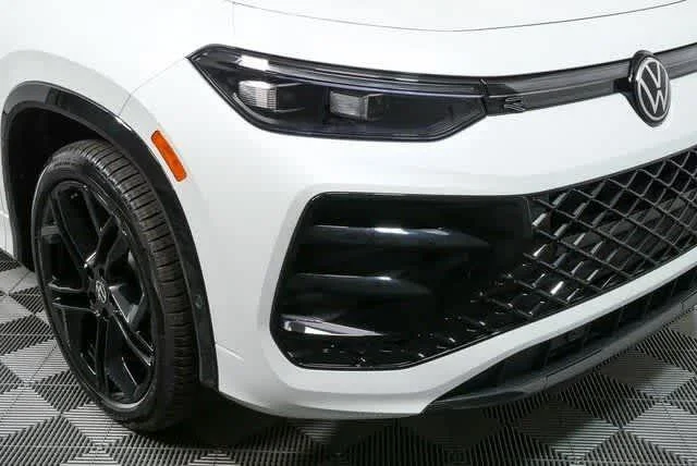 New 2026 Opal White Pearl Volkswagen SE R-Line Black image 35