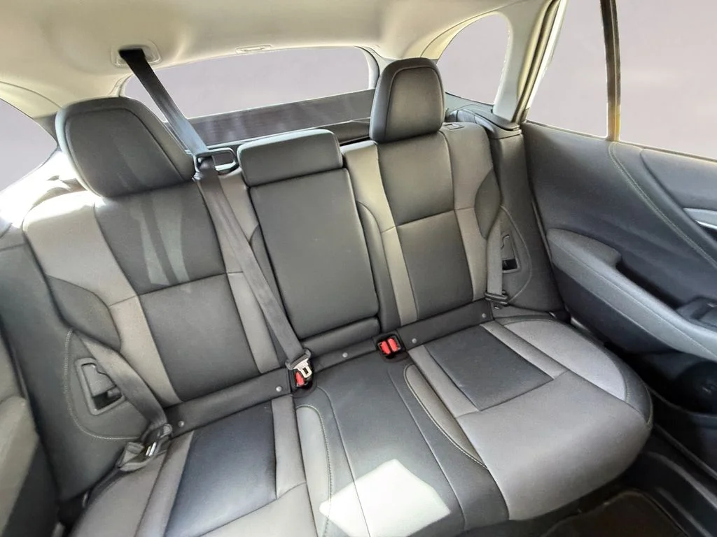 Used 2025 Silver Subaru Onyx Edition image 18