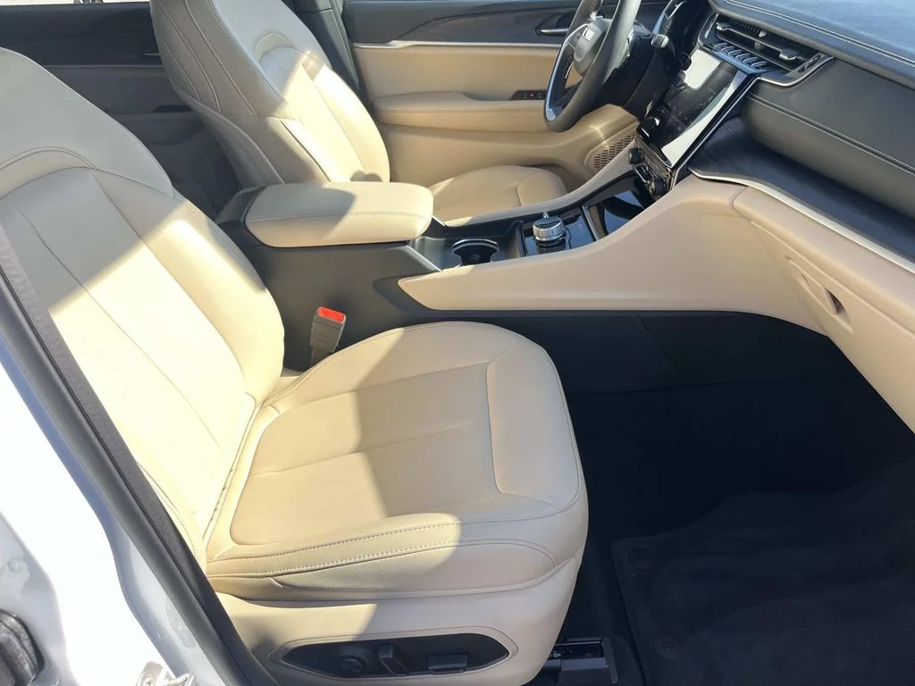 Used 2024 Bright White Clearcoat Jeep Limited image 23