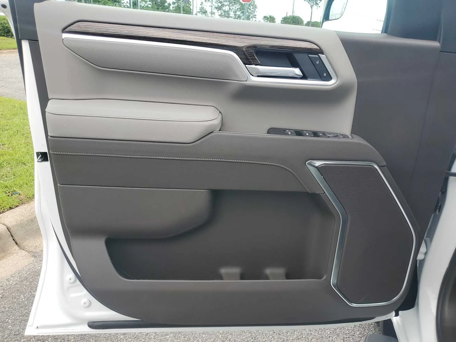 New 2026 Summit White GMC SLE image 15