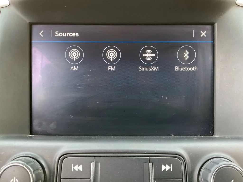 Used 2023 SUMMIT WHITE GMC SLE image 20