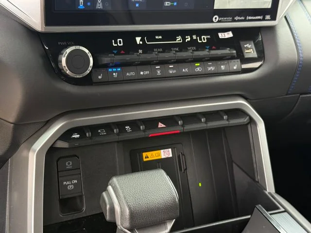 Certified Used 2024  Toyota Platinum image 17