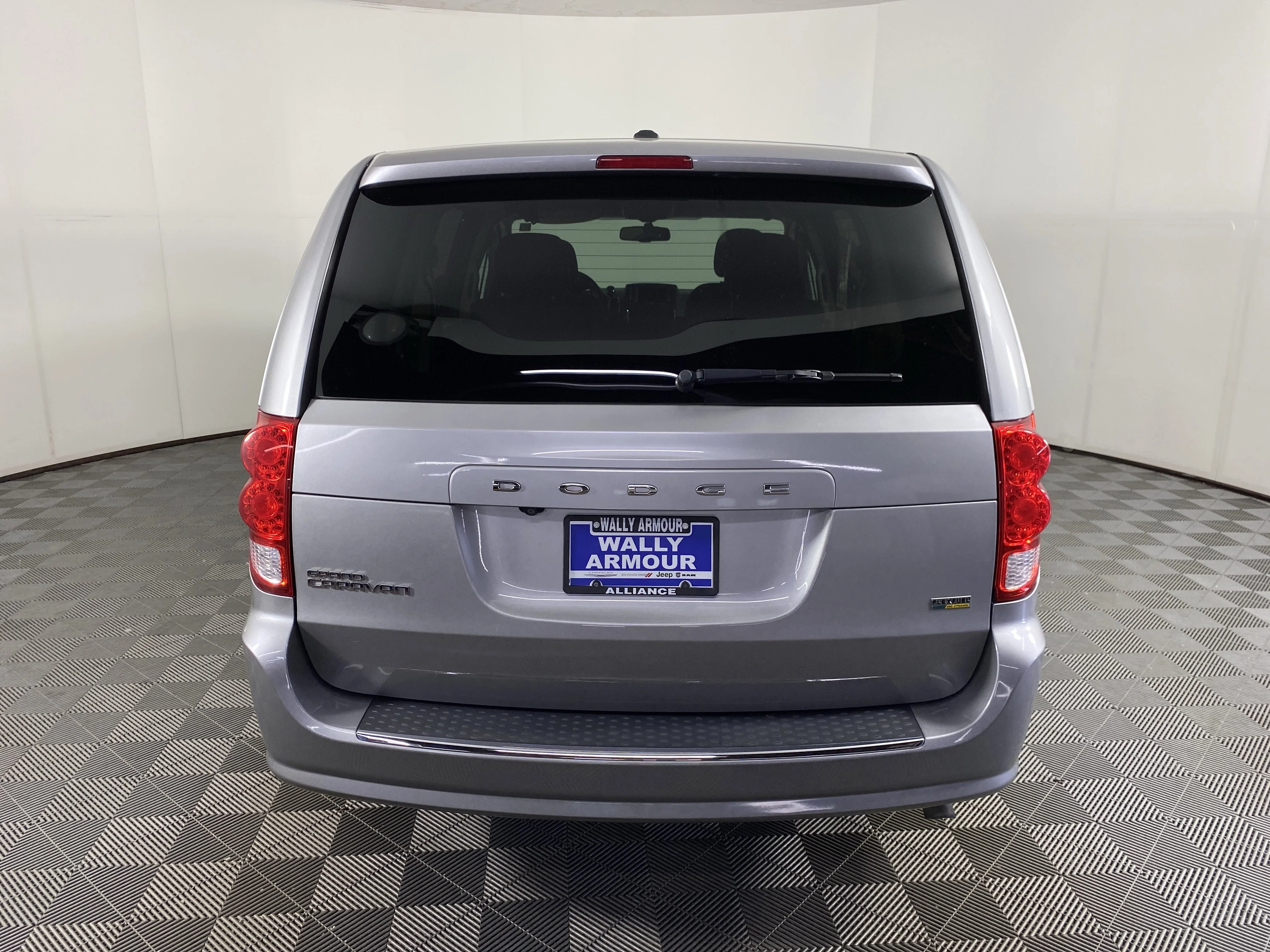 Used 2017 Billet Clearcoat Dodge SE image 7
