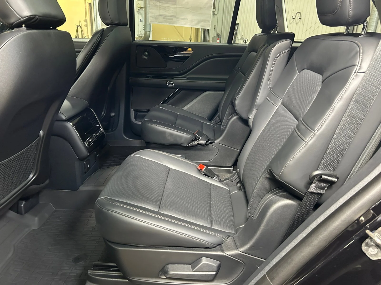 New 2026 Infinite Black Metallic Clearcoat Lincoln Premiere image 18