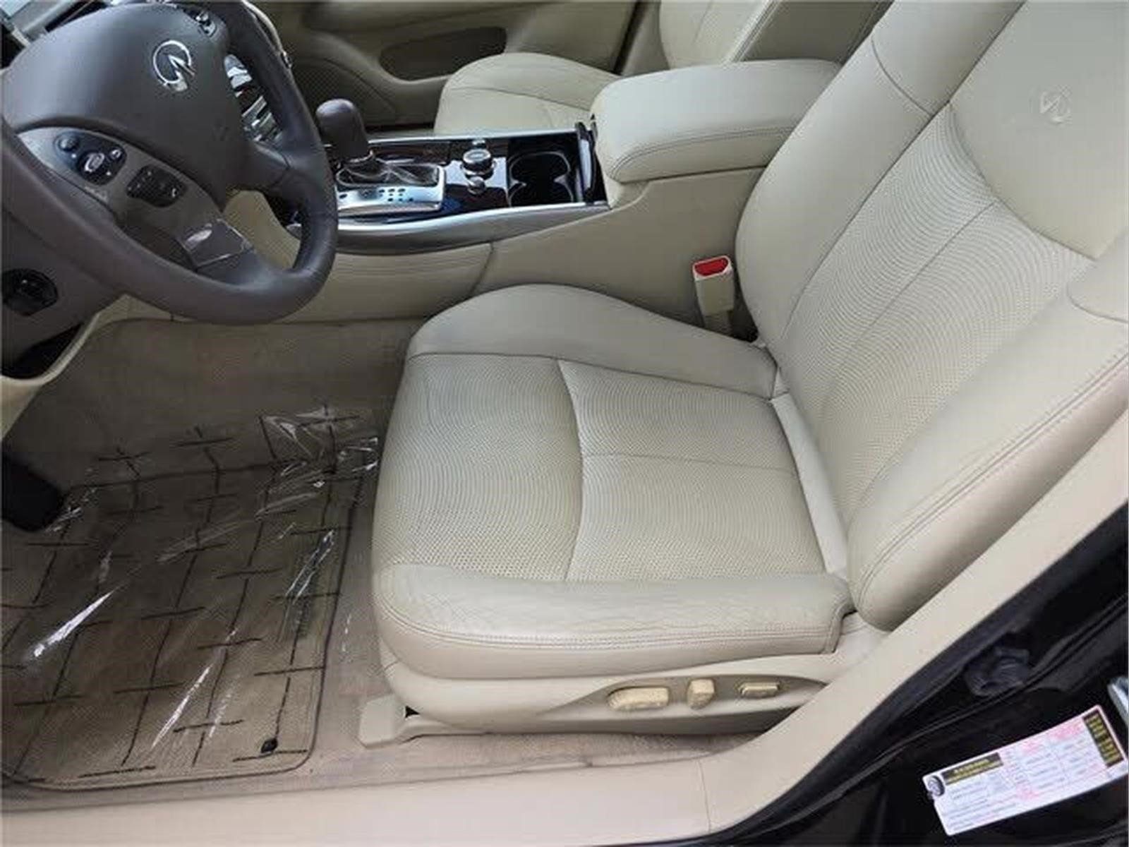 Used 2011 Malbec Black INFINITI Base image 20