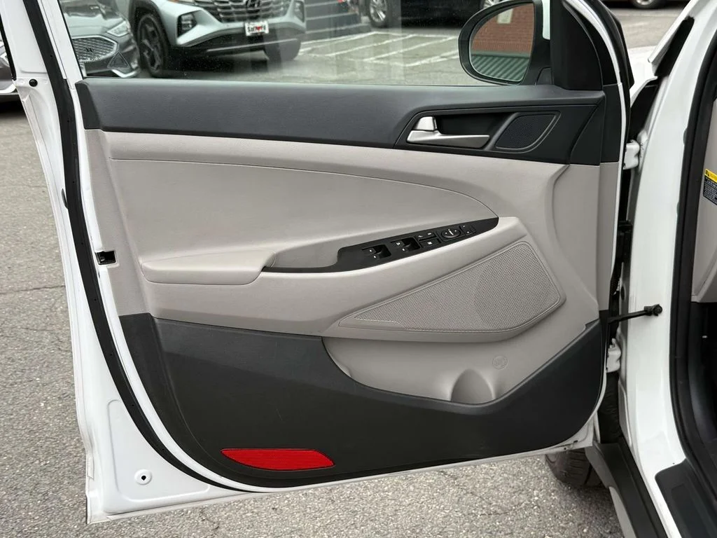 Used 2018 White Hyundai Value image 29