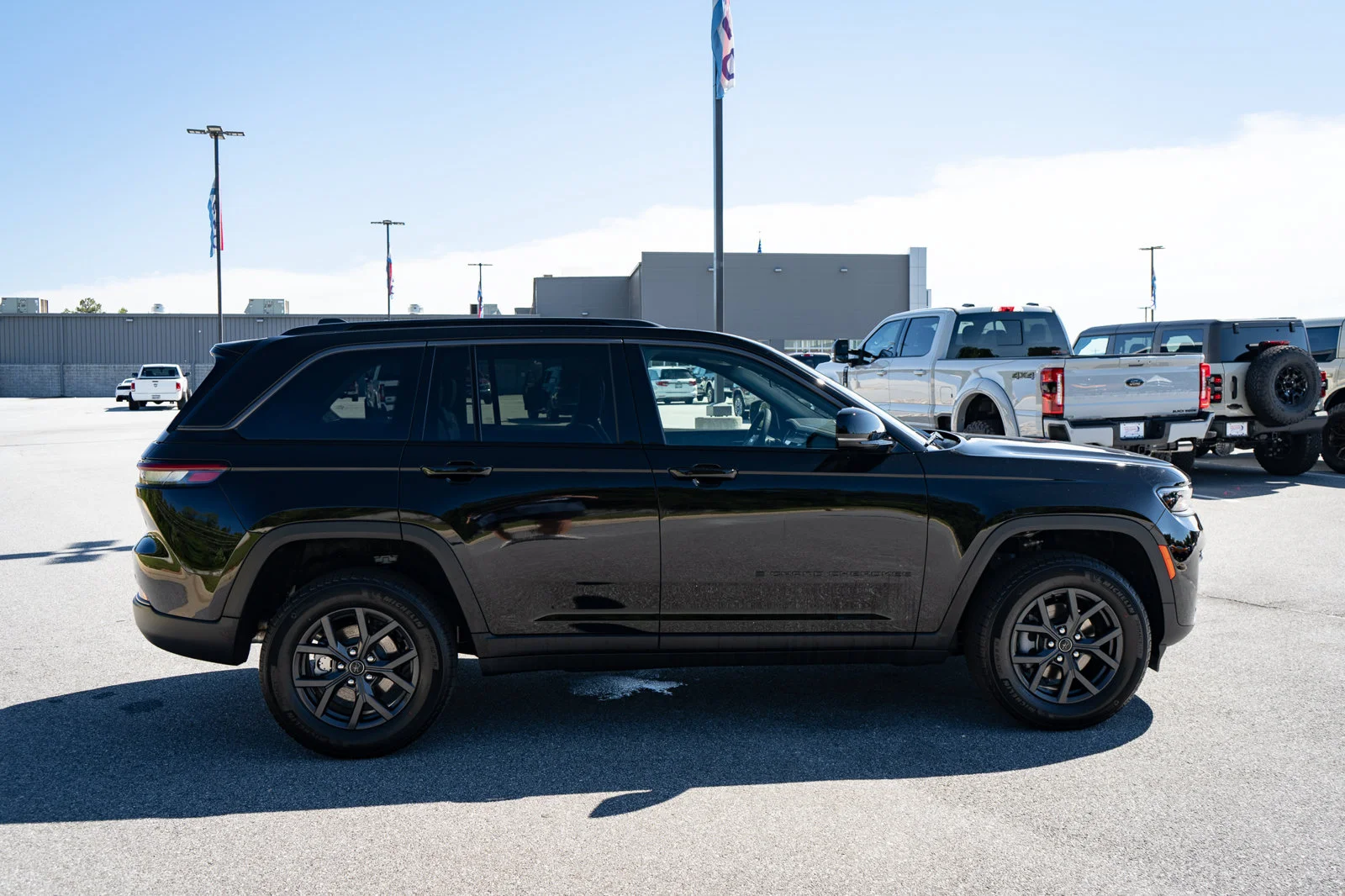 New 2027 High-Gloss Black Paint Jeep Altitude image 11