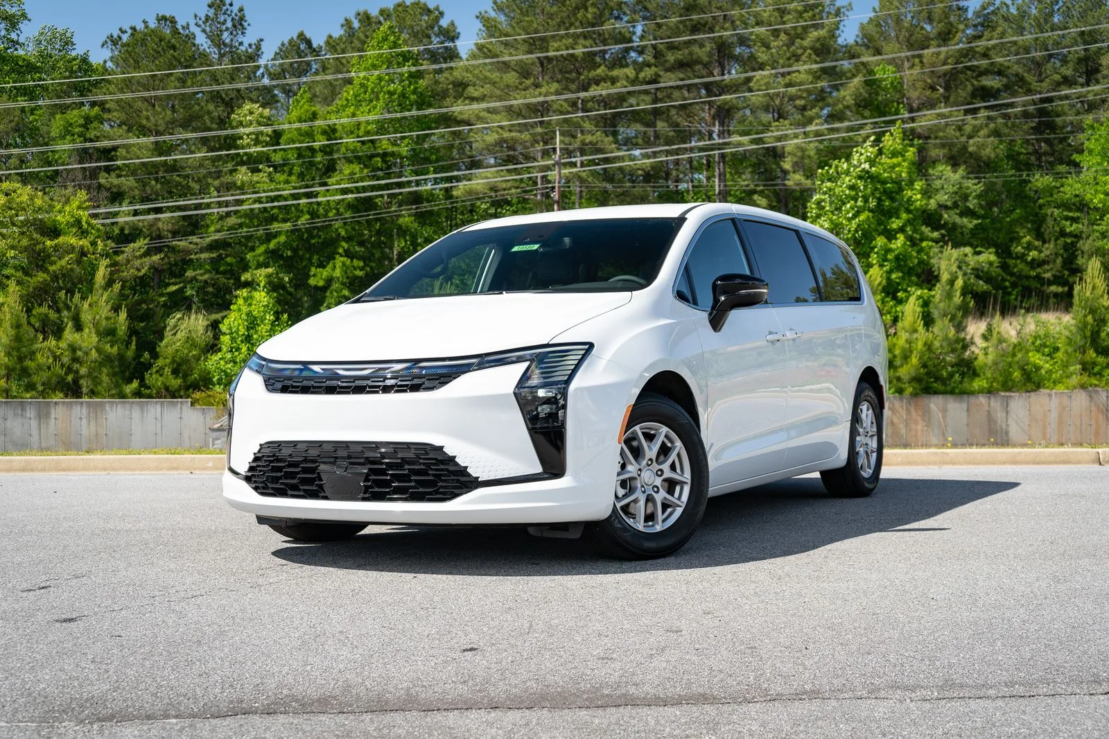 2027 Chrysler Pacifica Select's photo