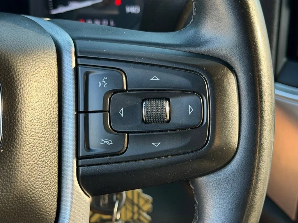 Used 2023 SUMMIT WHITE GMC SLE image 35