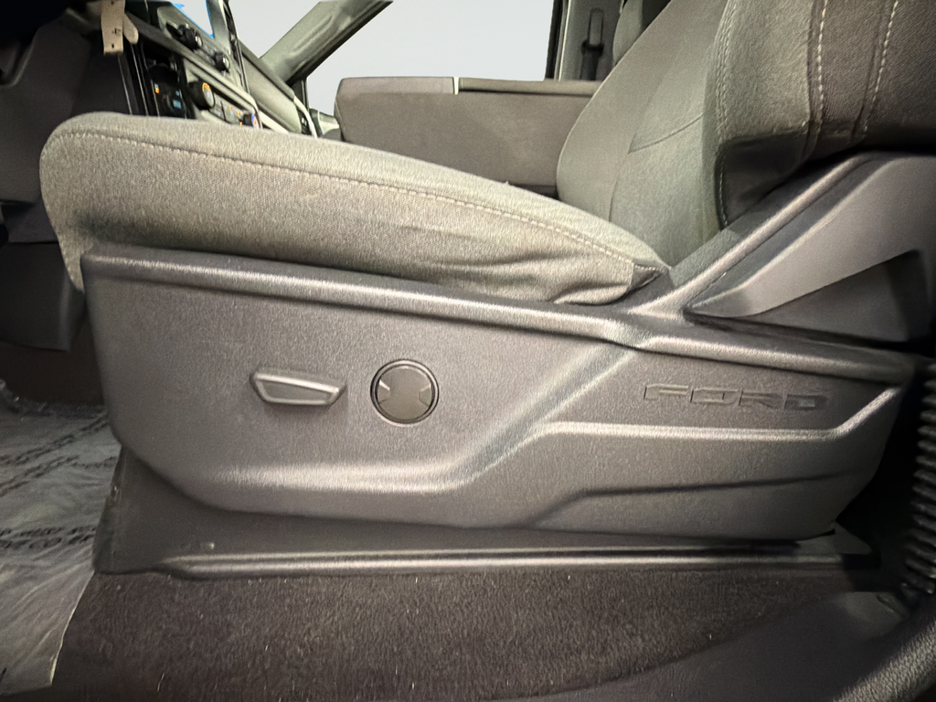 Used 2023 Black Ford XLT image 18