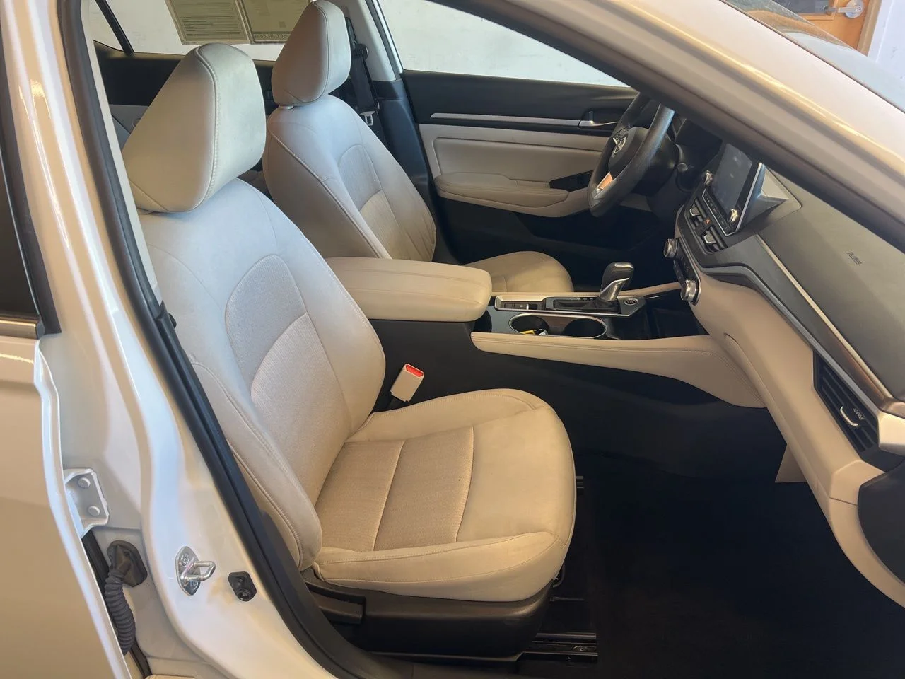 Used 2023 White Nissan 2.5 SV image 25