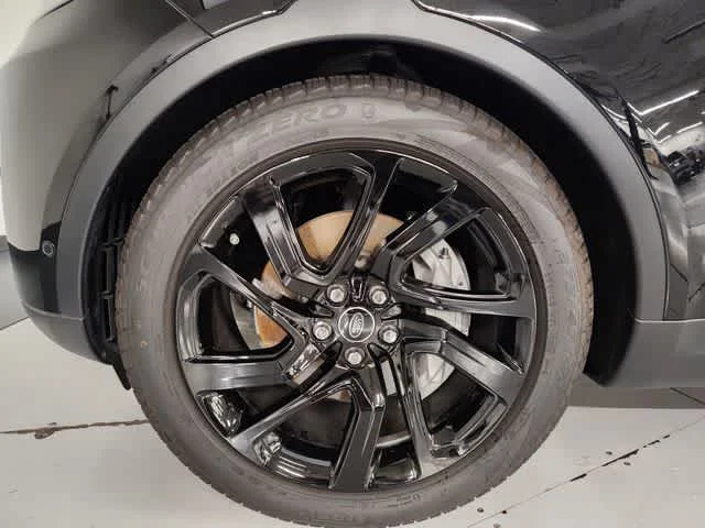 Used 2025 Santorini Black Metallic Land Rover S image 9