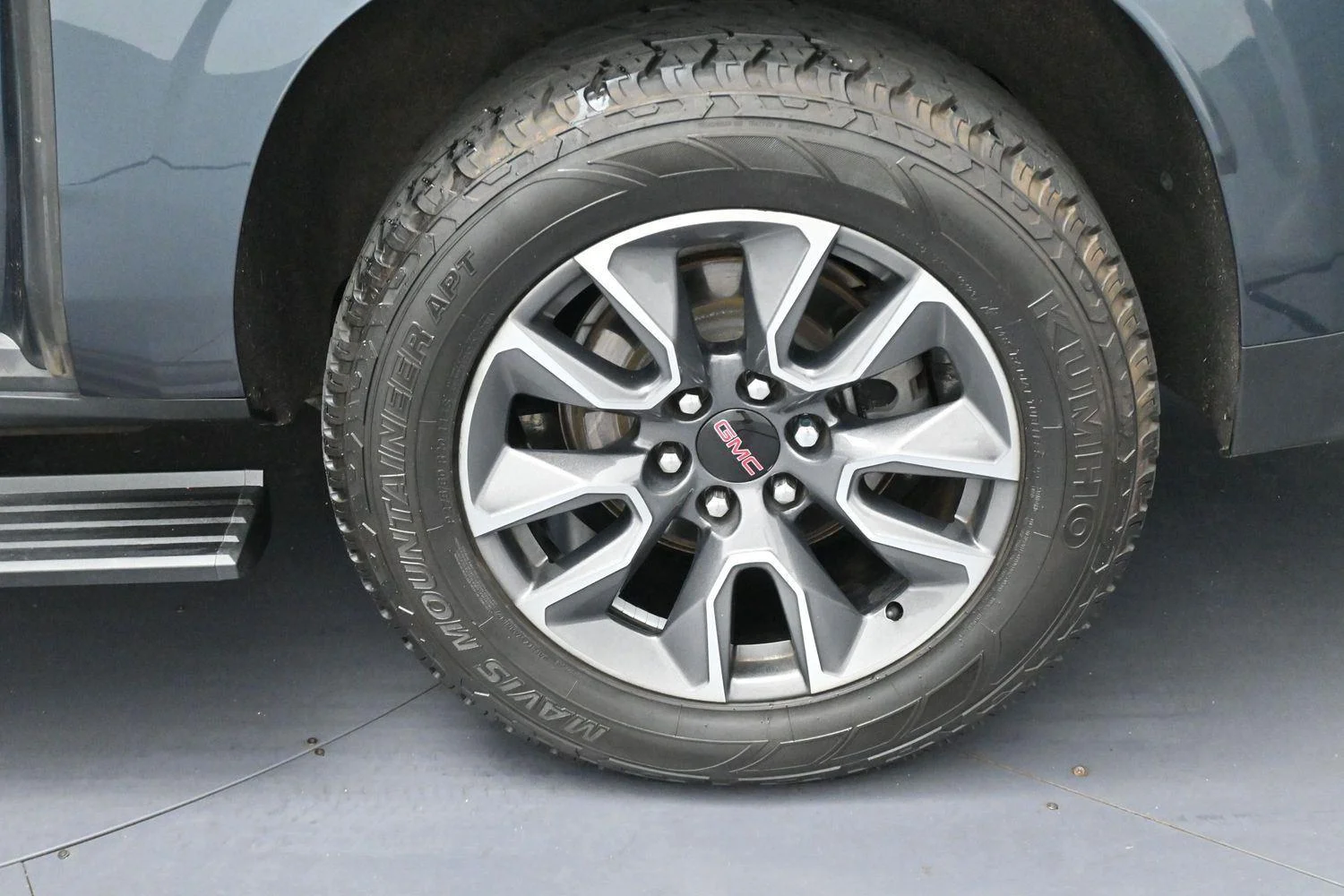 Used 2021 Dark Sky Metallic GMC AT4 image 43