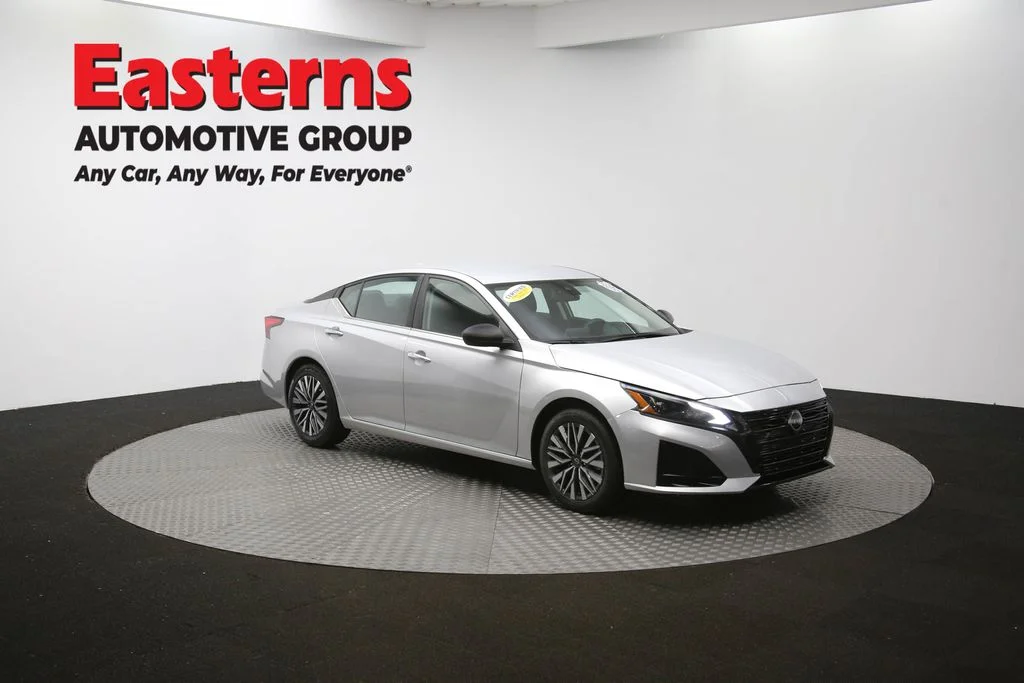 Used 2023 Silver Nissan 2.5 SR image 49