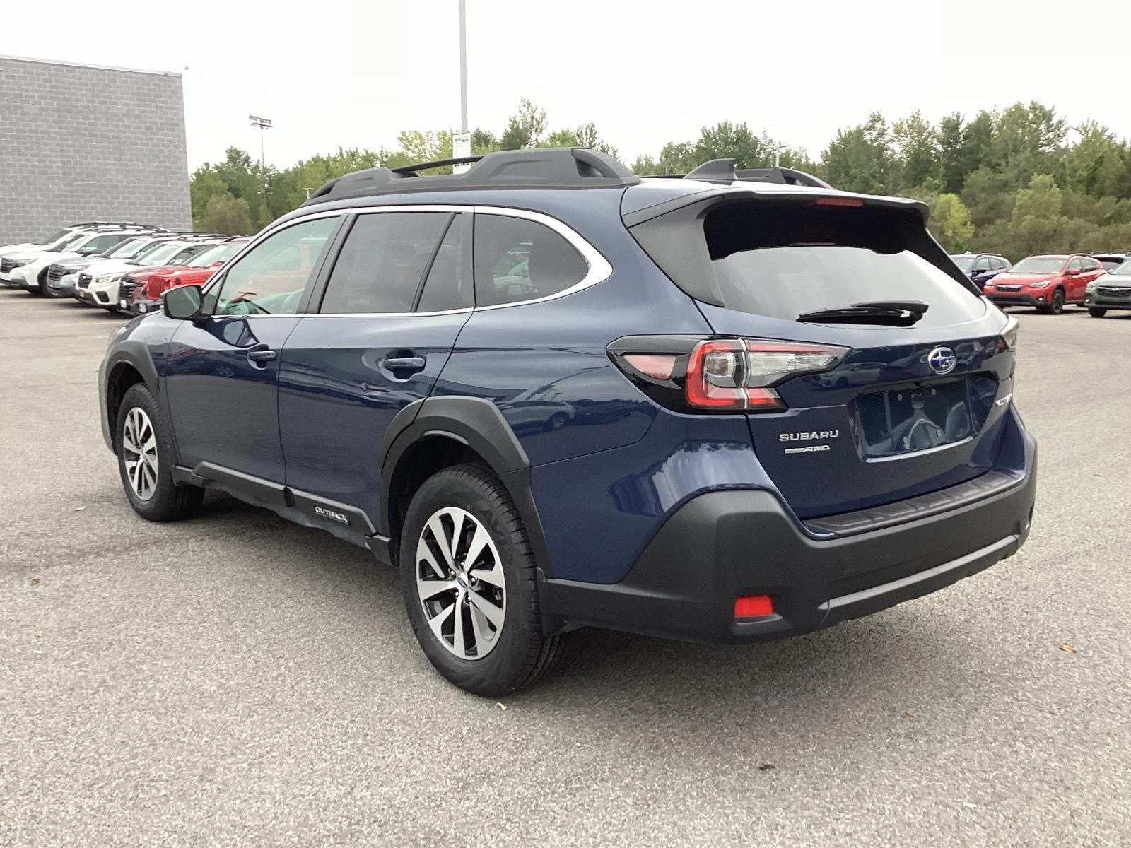 Used 2025 Cosmic Blue Pearl Subaru Premium image 5