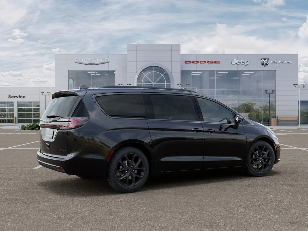 New 2026 Diamond Black Crystal Pearl-Coat Exterior Paint Chrysler Limited image 4
