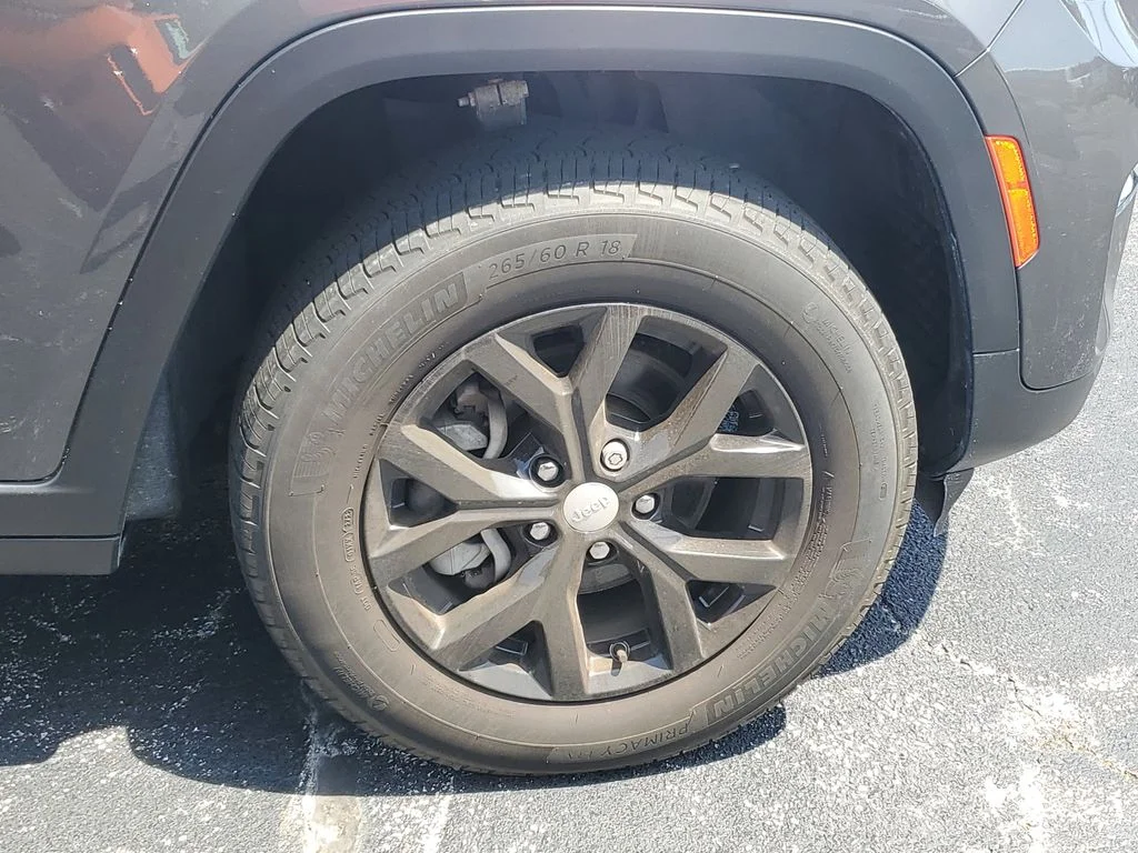 Used 2023 Gray Jeep Limited image 6