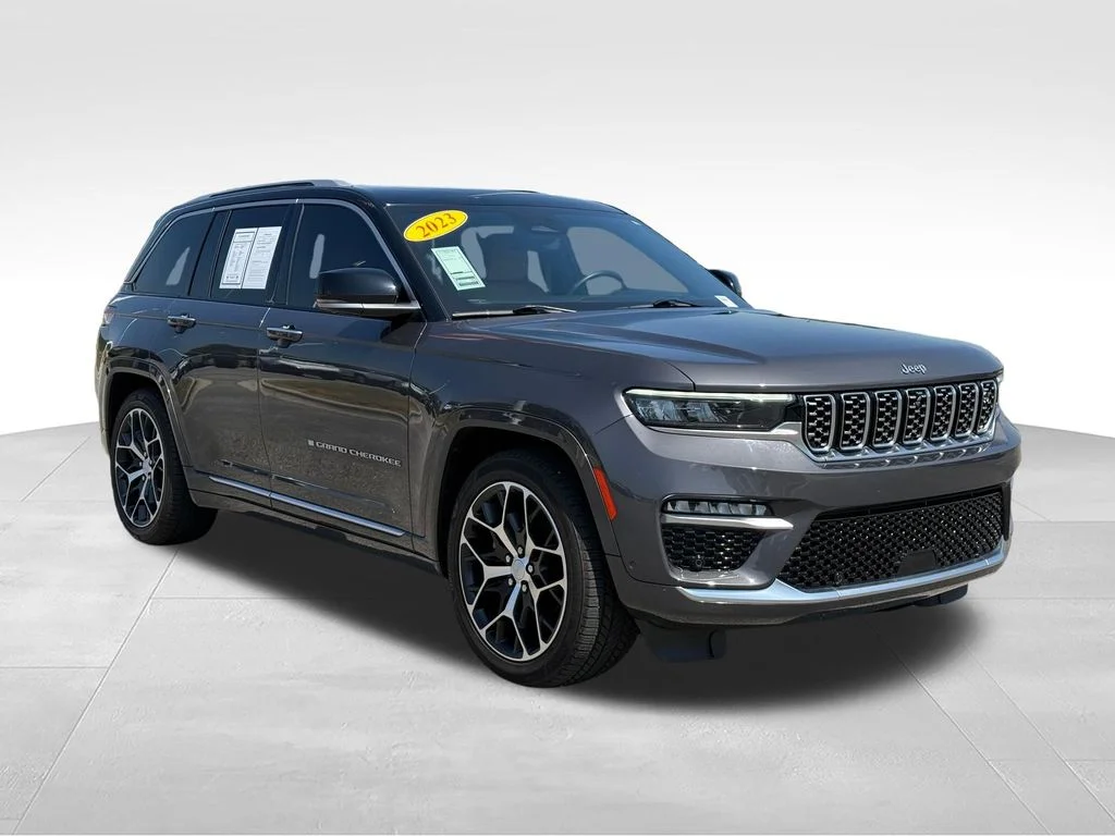 Used 2023 Gray Jeep Summit Reserve image 31