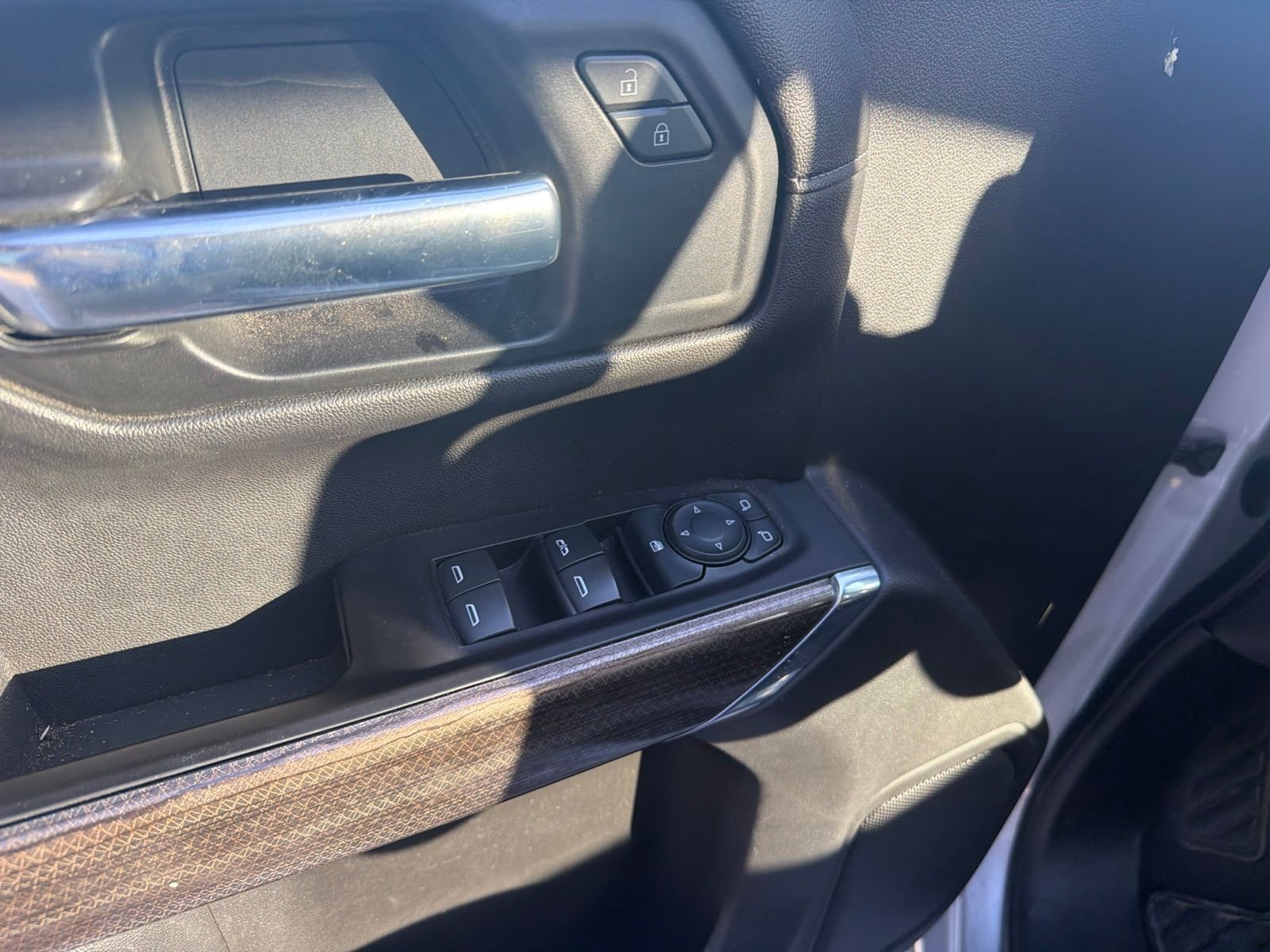 Used 2019 Silver Ice Metallic Chevrolet LT image 17