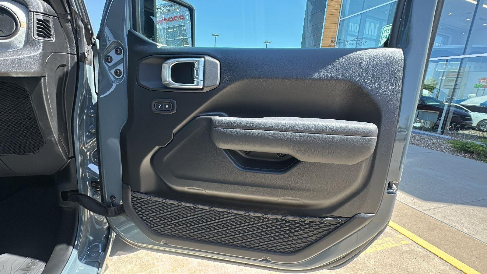 New 2026 Anvil Clear-Coat Exterior Paint Jeep Sport S image 29