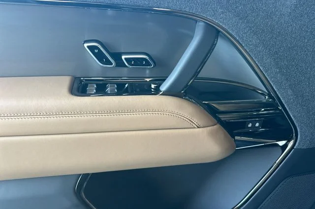 New 2026 Varesine Blue Land Rover SE image 10