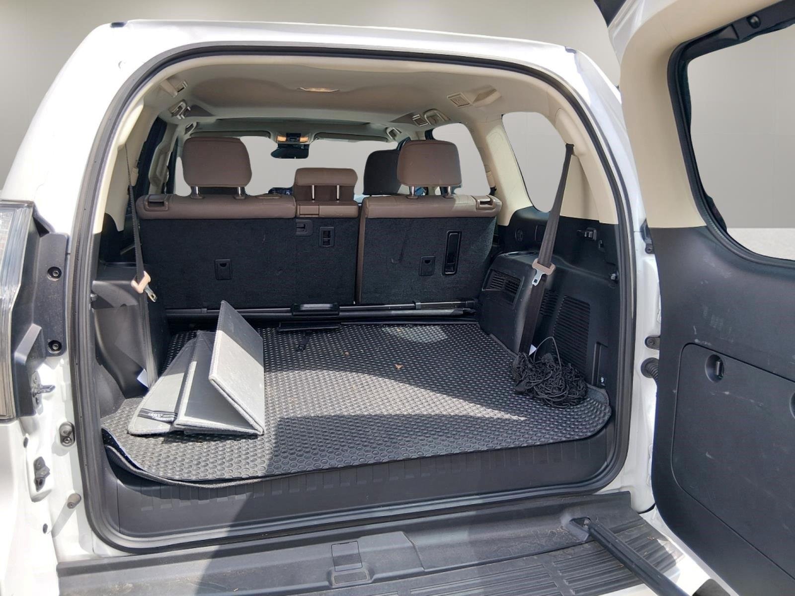 Used 2022 Starfire Pearl Lexus GX 460 Premium image 14