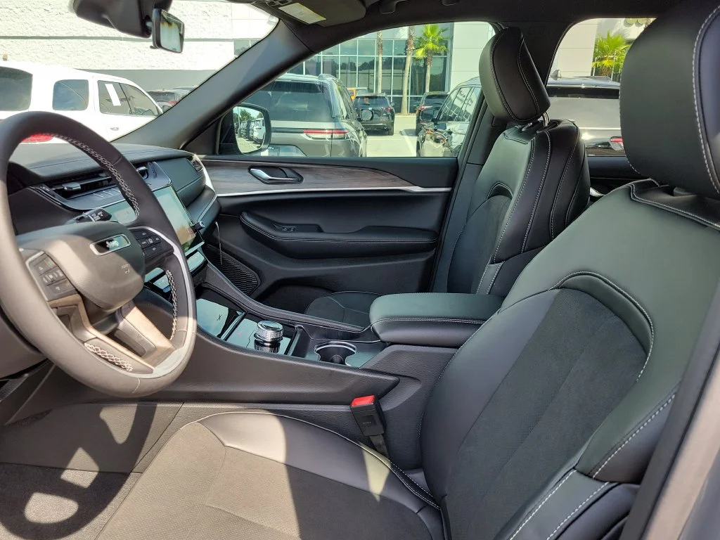 New 2027 Gray Jeep Laredo Altitude image 13