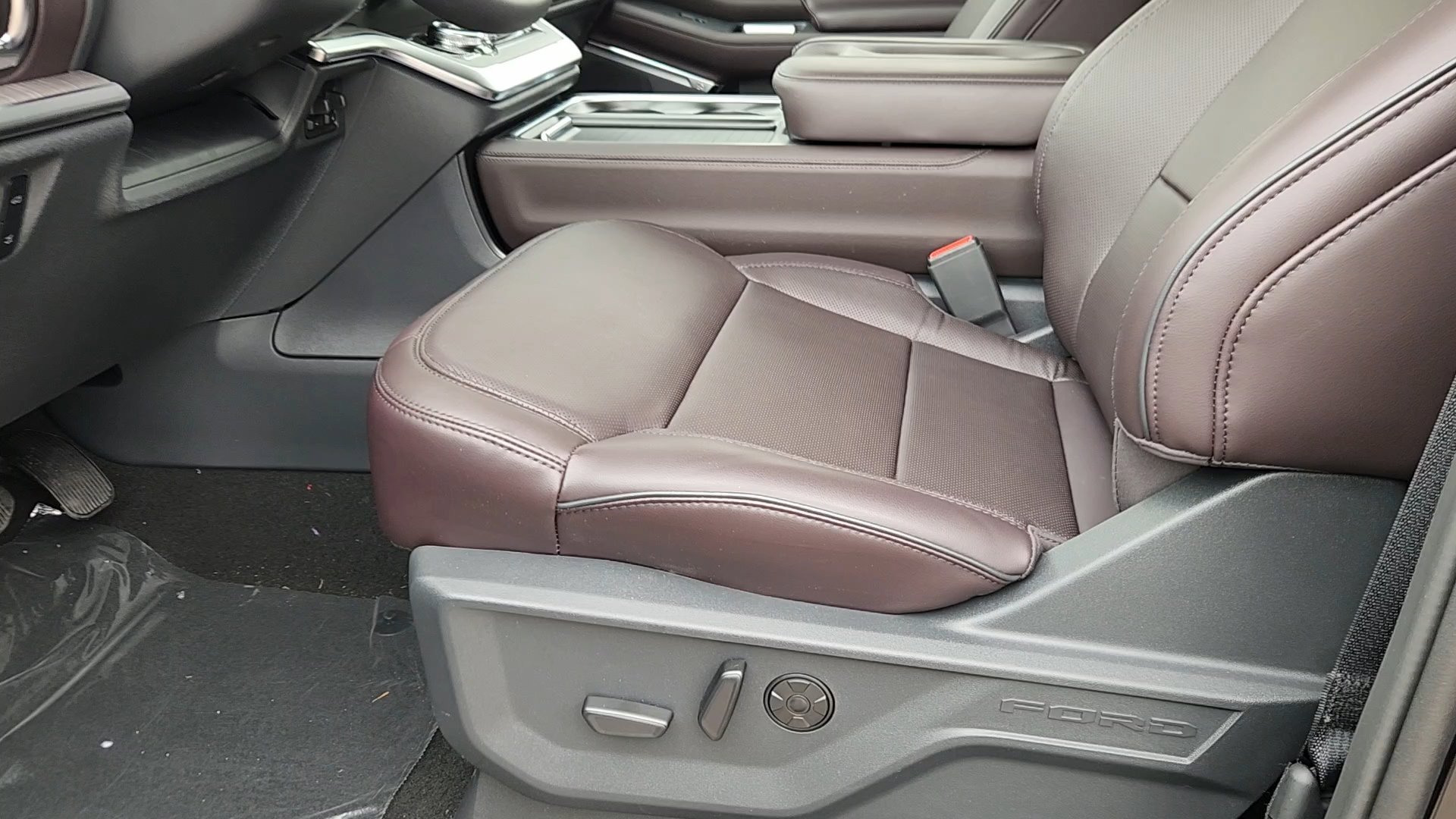 New 2026 Agate Black Metallic Ford Platinum image 31