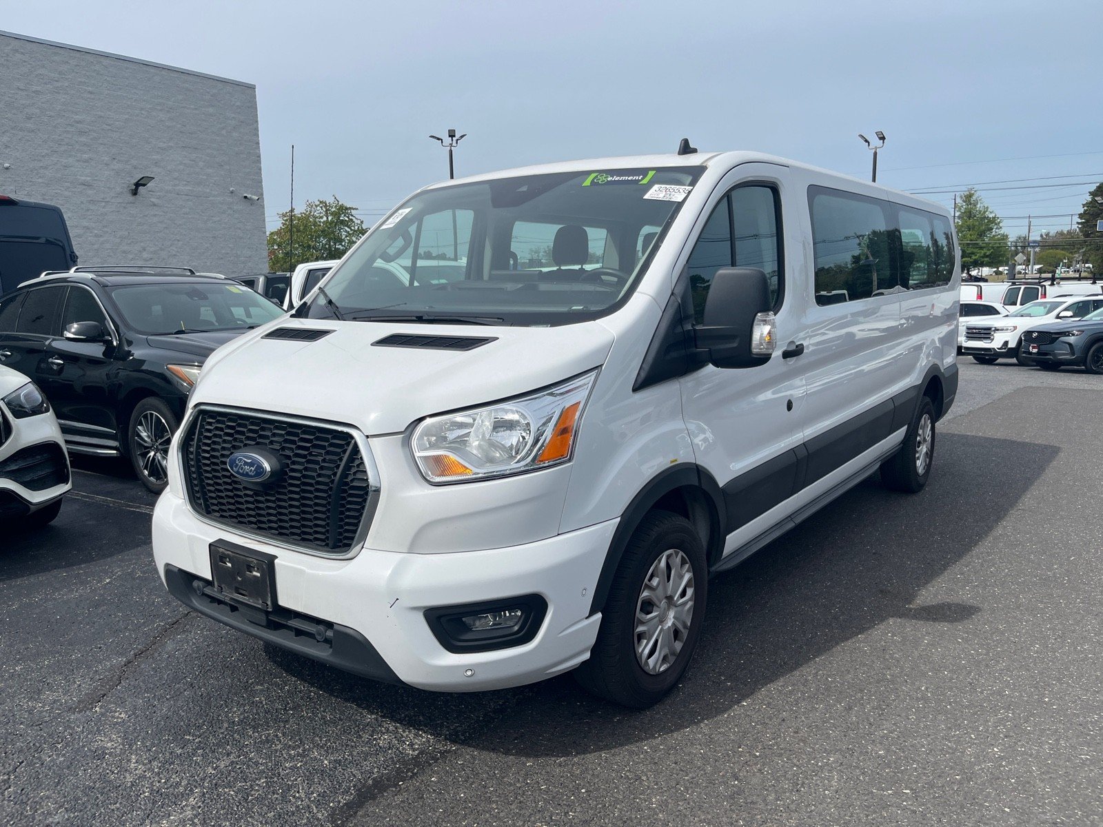 2022 Ford Transit Passenger Van XLT photo 3