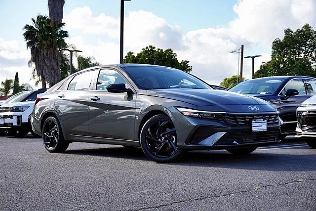 Used 2026 Gray Hyundai SEL Sport image 1
