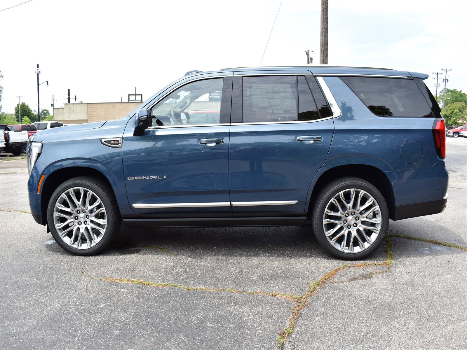 2026 GMC Yukon Denali - Photo 13