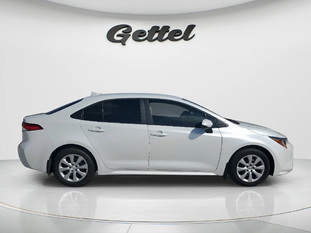 Used 2026 Off-white Toyota LE image 4
