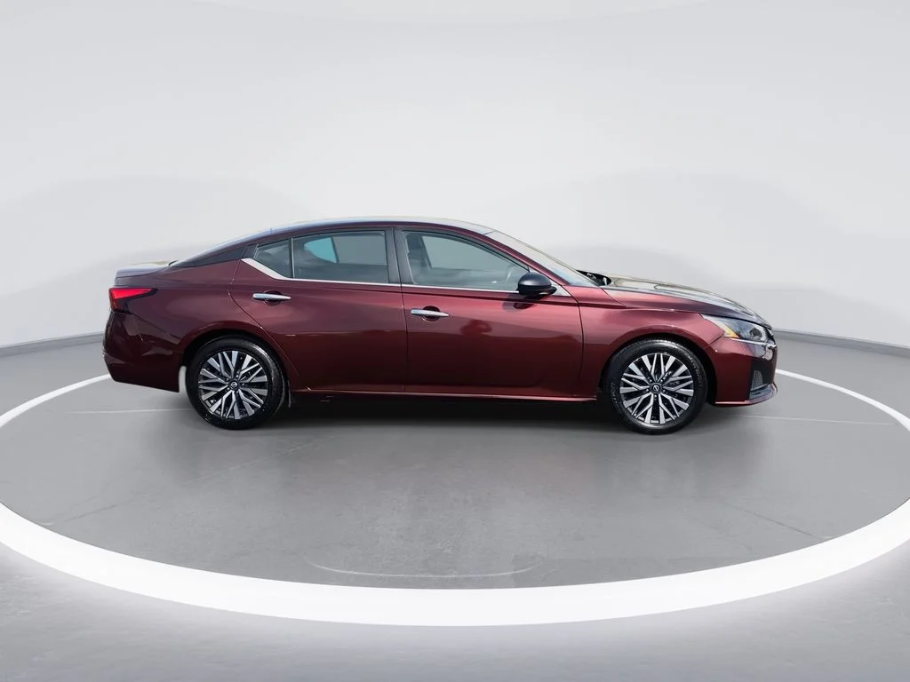 Used 2024 Red Nissan 2.5 SV image 9