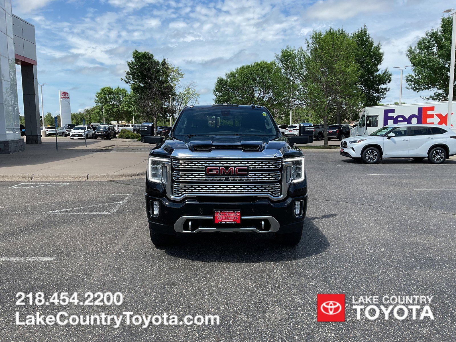 Used 2023  GMC Denali image 9