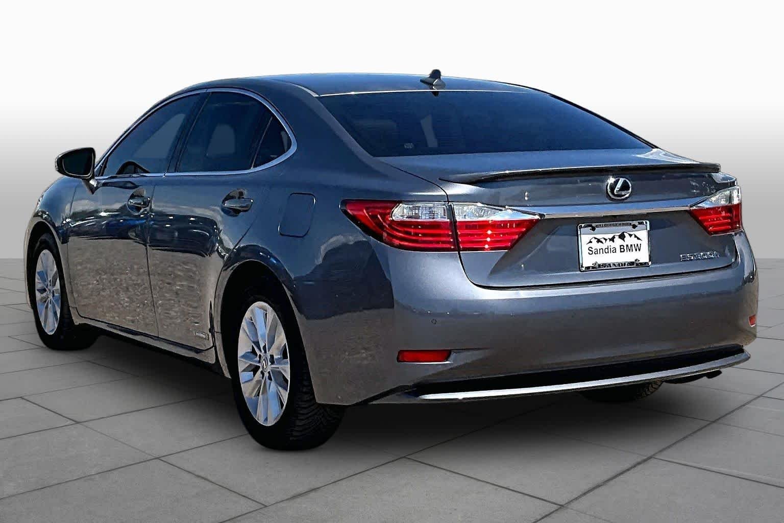 Used 2014 Nebula Gray Pearl Lexus Hybrid image 8
